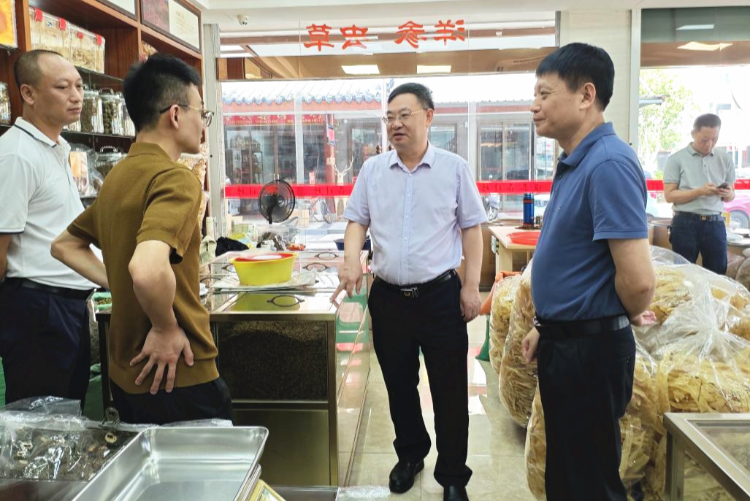 广东91猫先生
副局长严振率队调研指导中药材专业市场管理